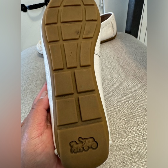 Coach womens loafers size 7B - Picture 10 of 10